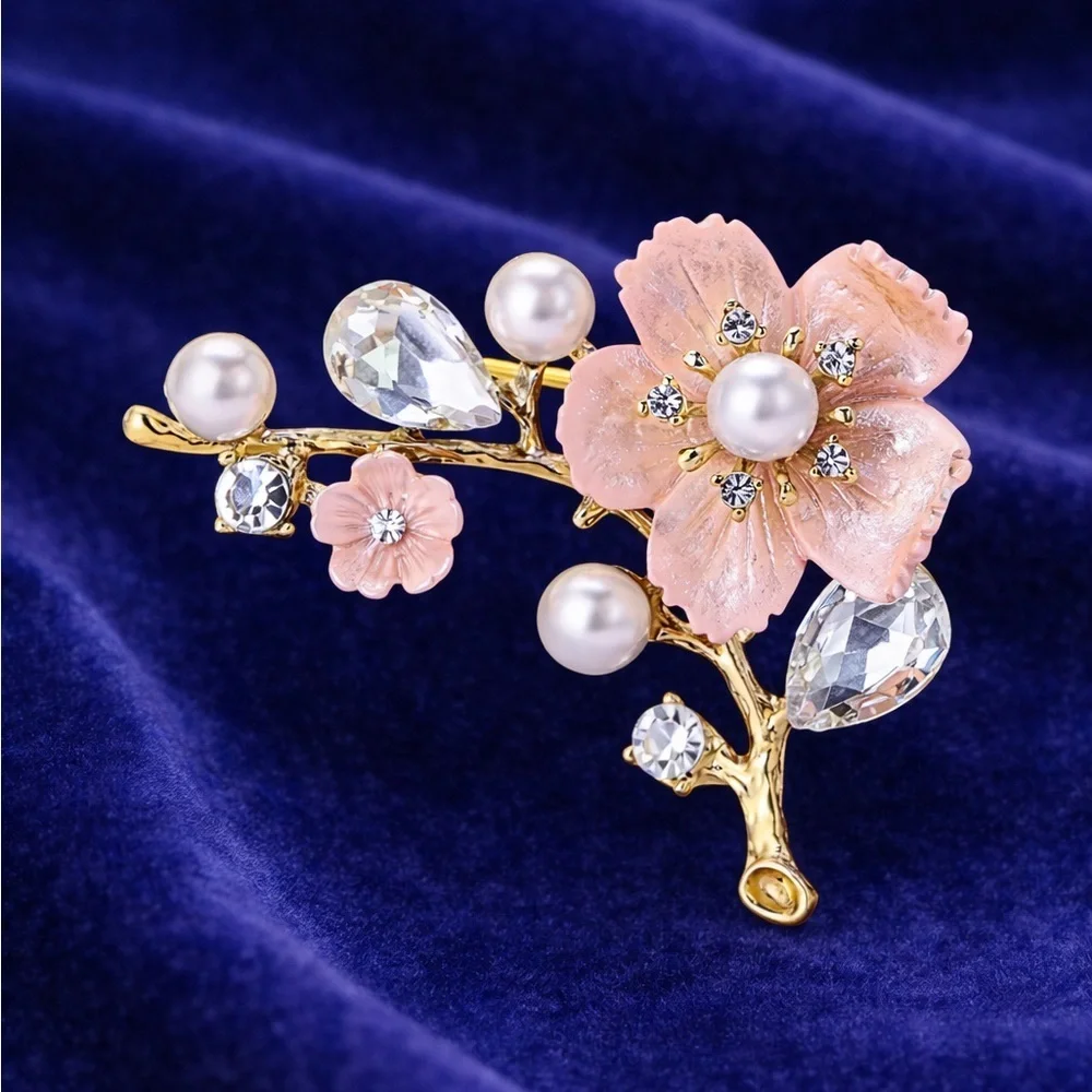 Stunning Blush Pink Floral Brooch ✨ Pearl Crystal Luxury Pin
